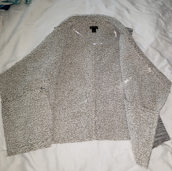 ND New Direction Size Large Gray and white vest - Picture 5 of 10